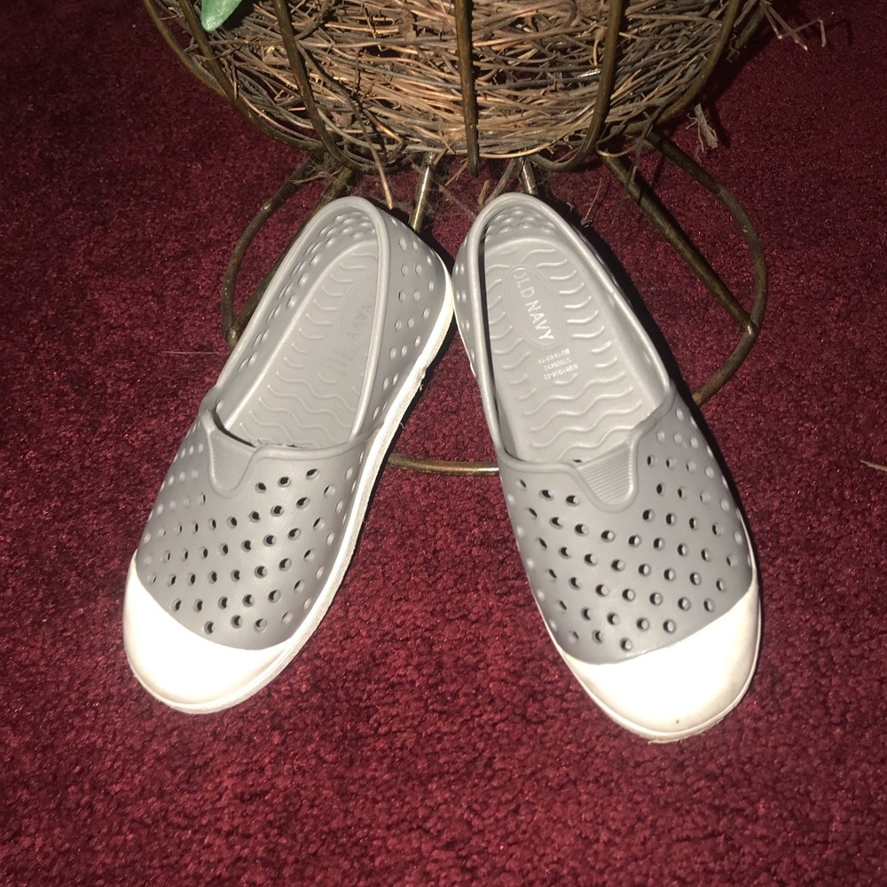 Boys Old Navy Crocs 🔥🔥